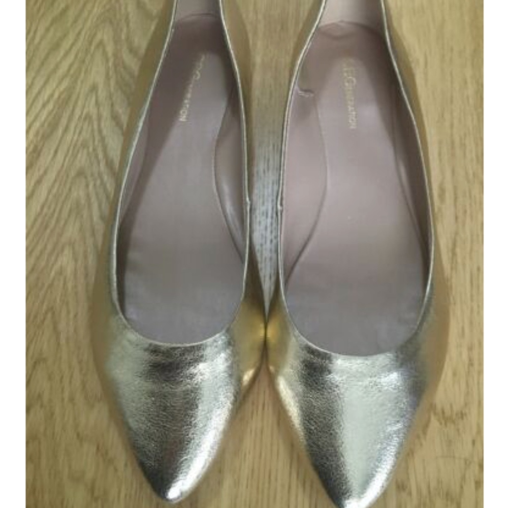 BCBGeneration Millie Gold Metallic Flats EUC